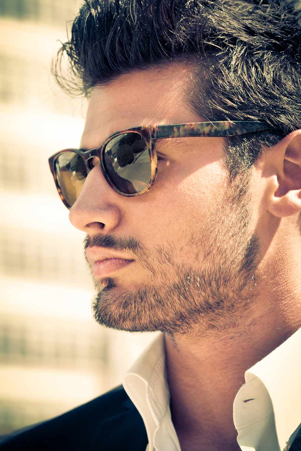 Le style Italien-Beau-et-attrayant-jeune-homme lunettes